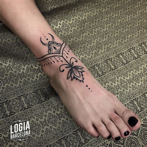 tatuajes en pies de mujer|Tatuajes en los pies: 57 opciones para MUJER